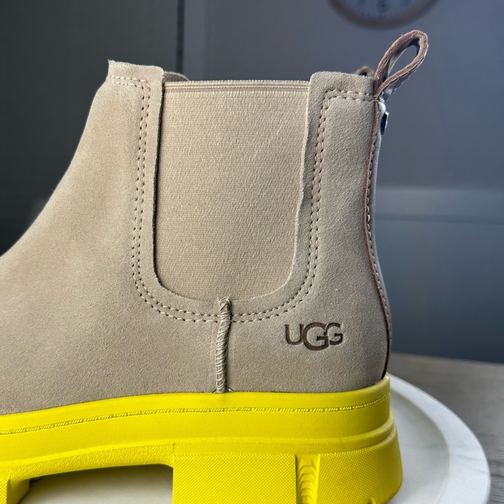 UGG Ashton Tan Boots with Bright Yellow Soles - Picture 3 of 9